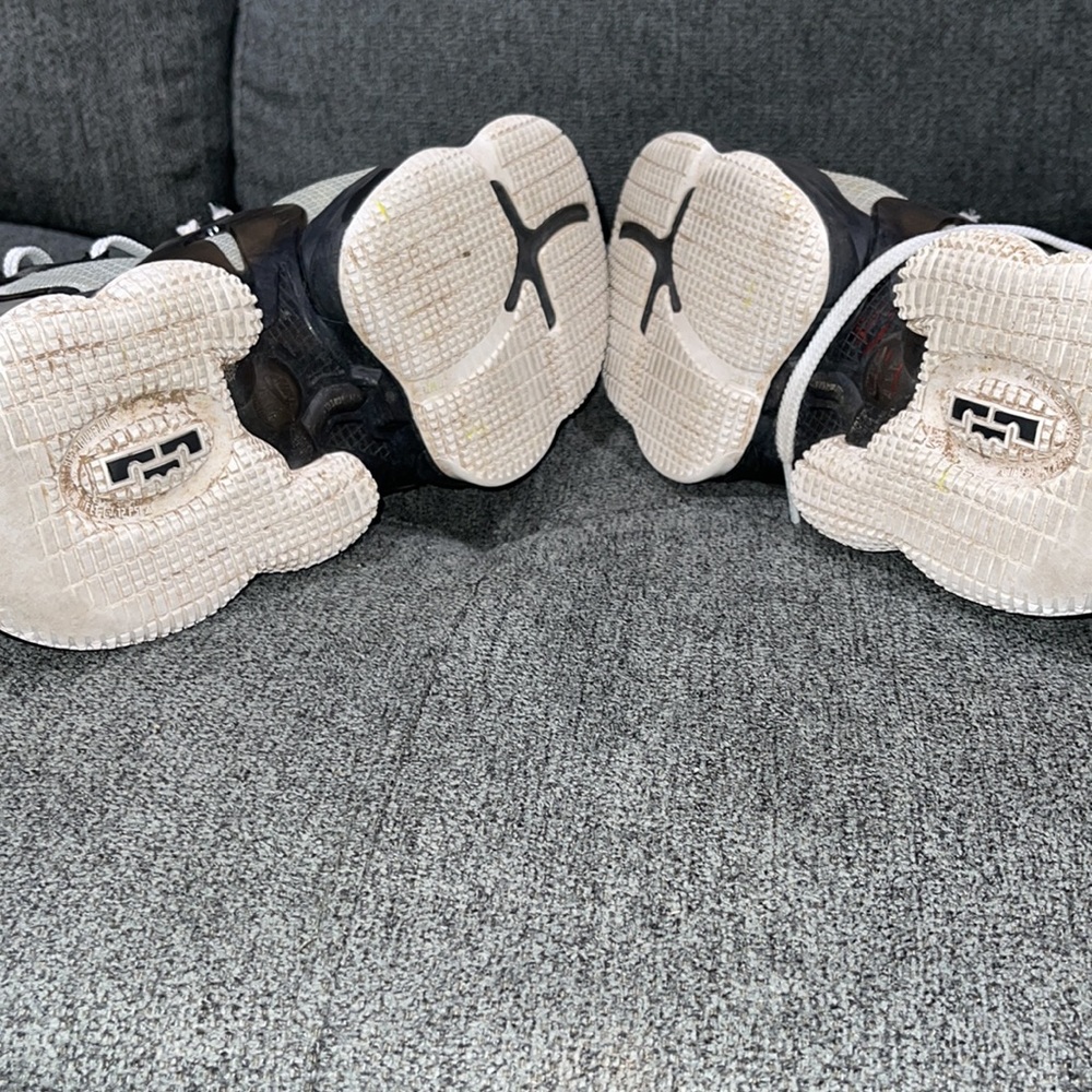 Nike Lebron basketball shoes - Picture 7 of 10